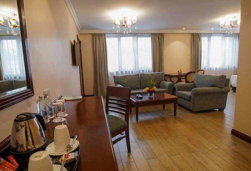标准工作室, Sarova Woodlands