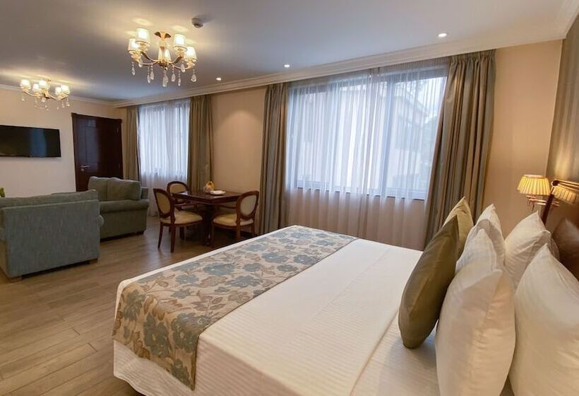 标准工作室, Sarova Woodlands