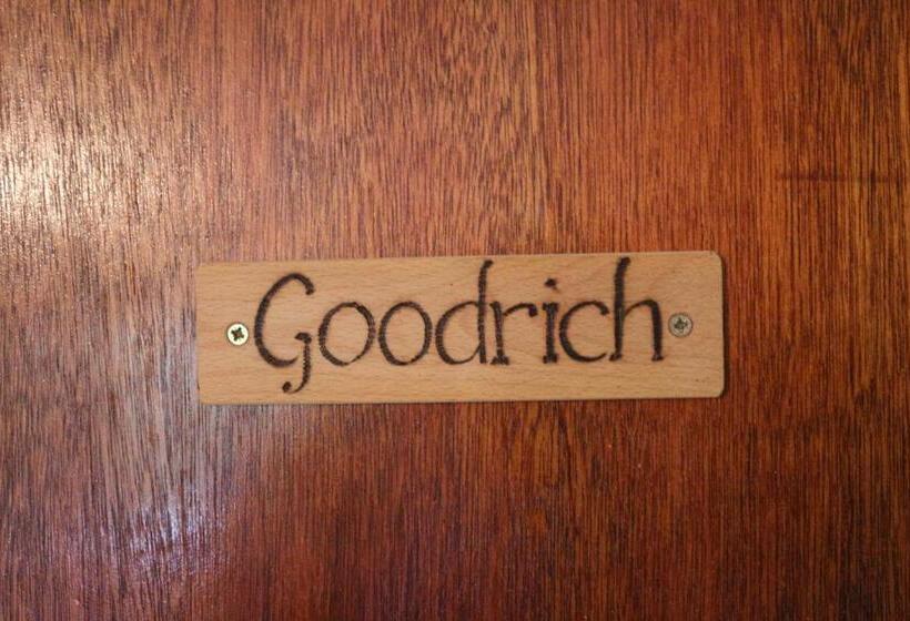 اتاق خانوادگی, The Hostelrie At Goodrich