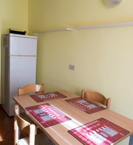 استودیوی استاندارد, Al Cardinale Rooms & Studios