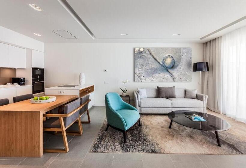 豪华套房, Royal Hideaway Corales Suites