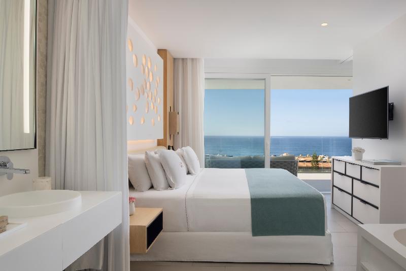 豪华套房, Royal Hideaway Corales Suites