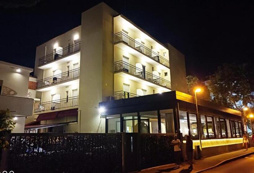 Quarto Economy, Garisenda B&b   In Centro A Riccione