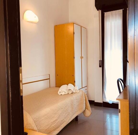 Quarto Estandar Individual, Garisenda B&b   In Centro A Riccione