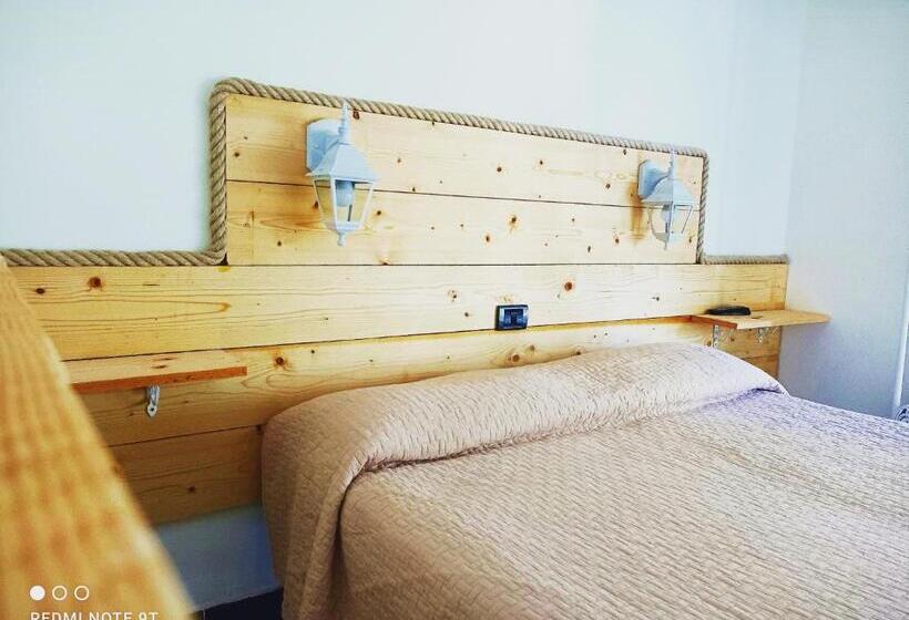 Quarto Quádruplo Estandar, Garisenda B&b   In Centro A Riccione