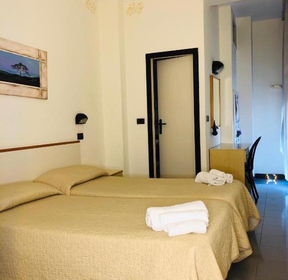 Quarto Economy, Garisenda B&b   In Centro A Riccione