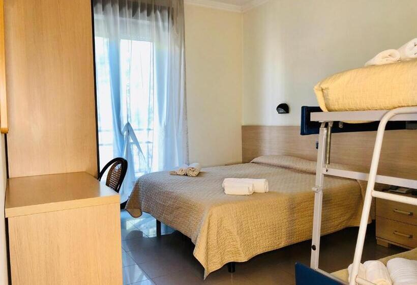 Quarto Triplo Estandar, Garisenda B&b   In Centro A Riccione