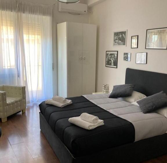 Camera Standard, Al Civico 32