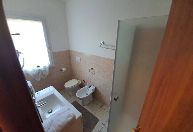 اتاق لوکس چهار تخته, Guest House Brezza Marina