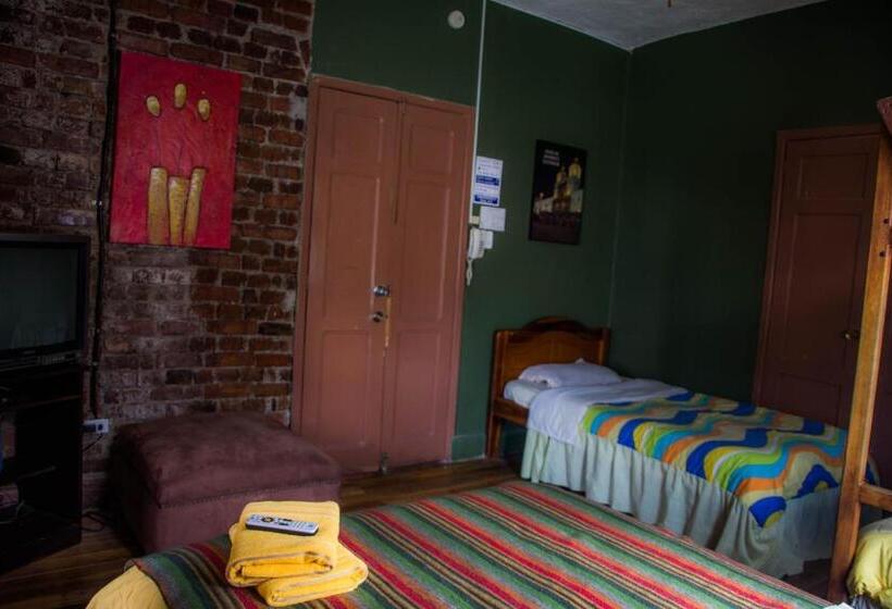 Quarto Quádruplo Estandar, Blue House Youth Hostel