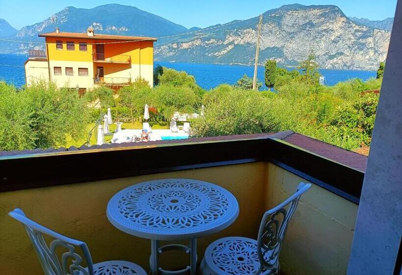 Superior room with lake view, Villa Isabella