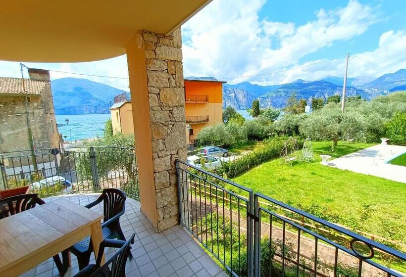 Suite with lake view, Villa Isabella