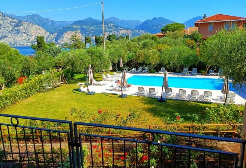 Suite with lake view, Villa Isabella