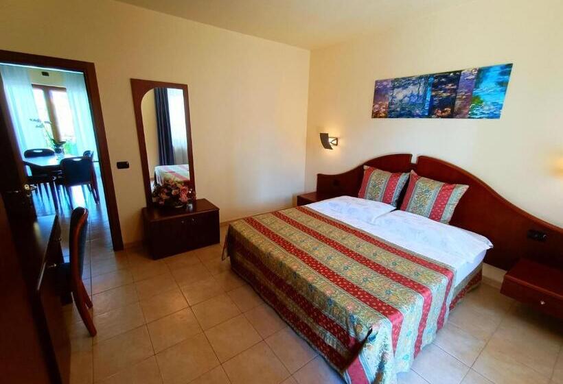 Suite with lake view, Villa Isabella