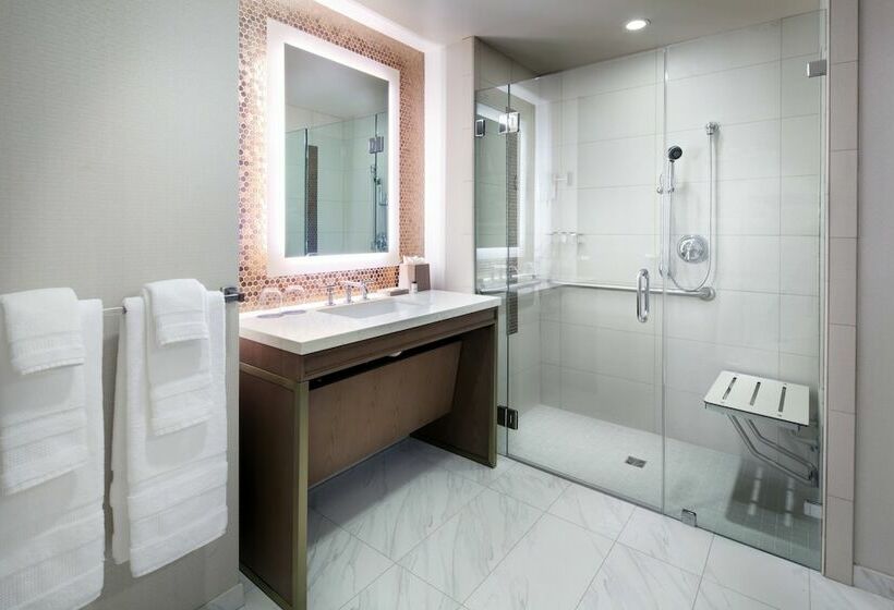 스탠다드 룸 더블 침대 2개, Sheraton Redding Hotel At The Sundial Bridge