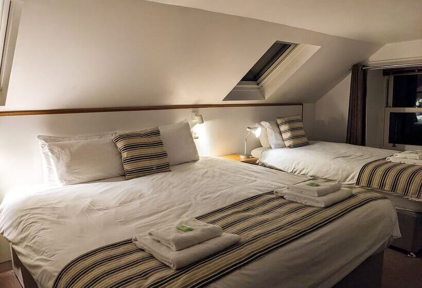 Семейный Номер, Ferry Inn
