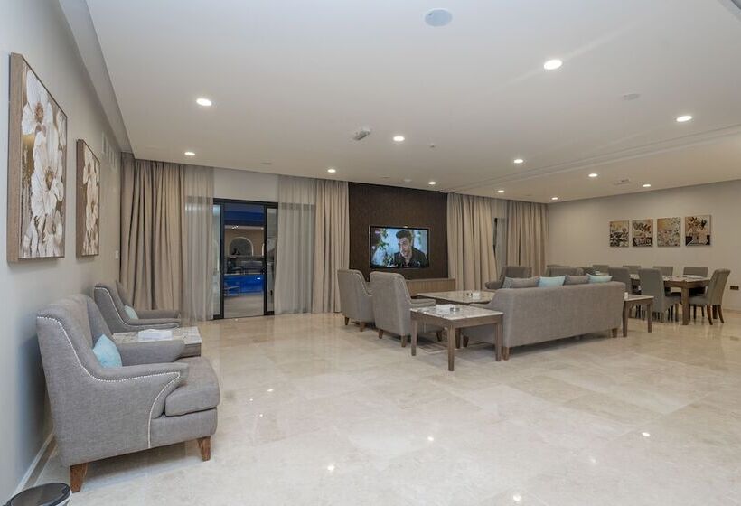 수영장이 있는 3베드룸 빌라, Palma Beach Resort & Spa