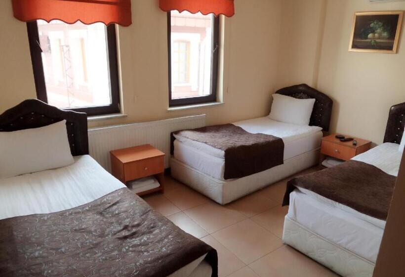 اتاق استاندارد سه نفره, Asya