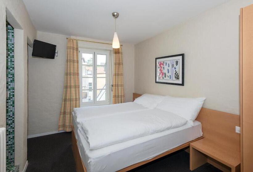 Номер Стандарт, Hôtel Du Cheval Blanc