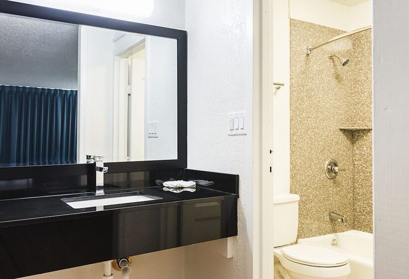 Номер Стандарт 2 Двуспальные Кровати, Econo Lodge