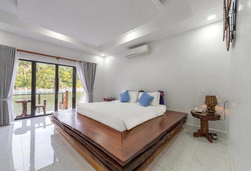 Люкс Вид на Реку, Mafiya Resort