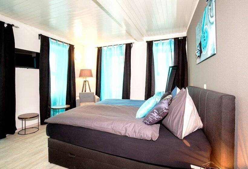 Номер Стандарт, Auberge De L’union