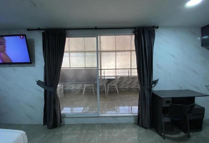 سوئیت با وان آب گرم, Balmoral