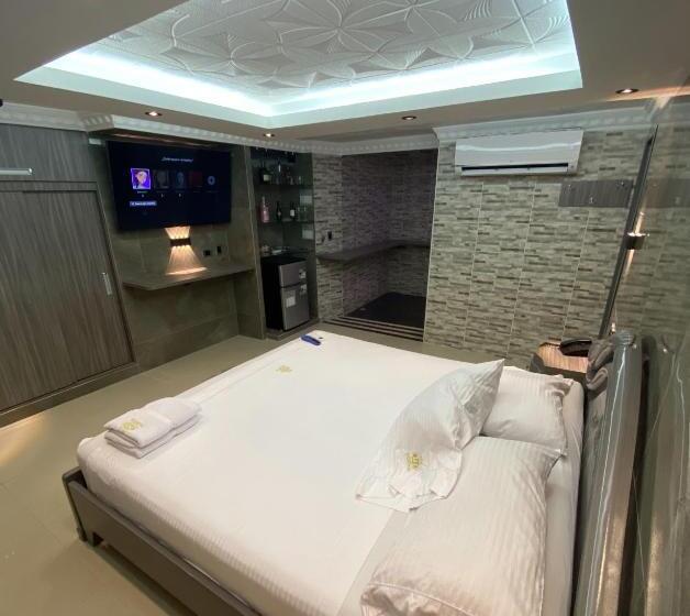 سوییت لوکس, Balmoral