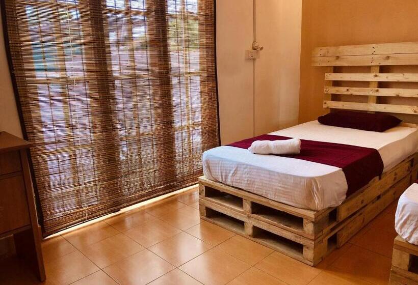 Номер Стандарт Индивидуальный, Seconds Hostel   Colombo