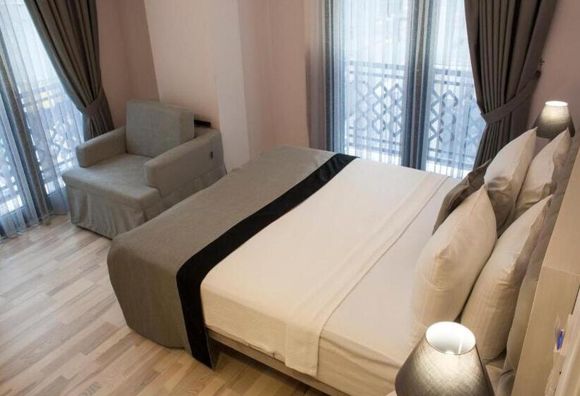 Superior Triple Room, Primero