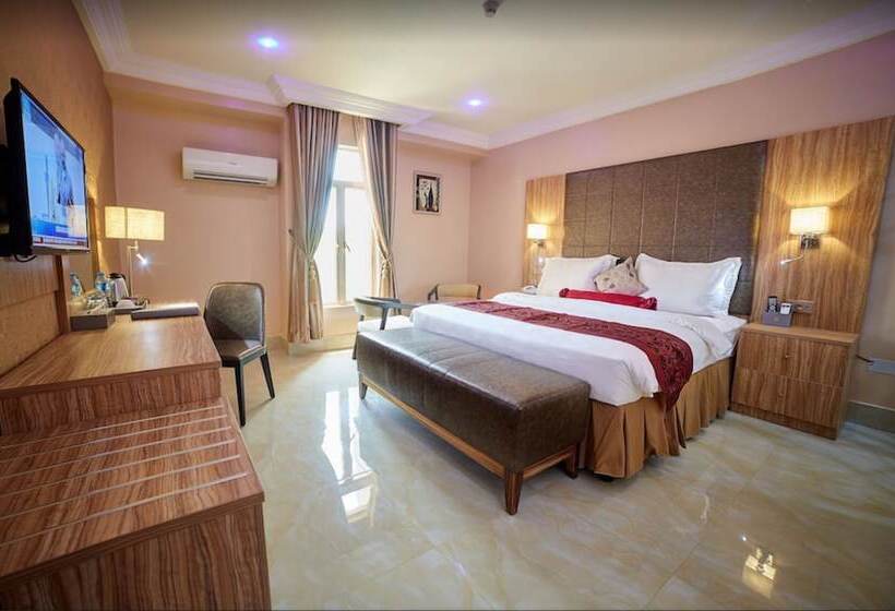اتاق لوکس, Corinthia Villa