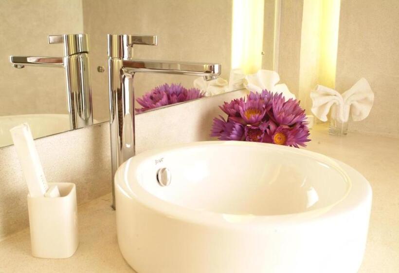 Номер Deluxe, Heritance Ayurveda   All Meals And Treatments