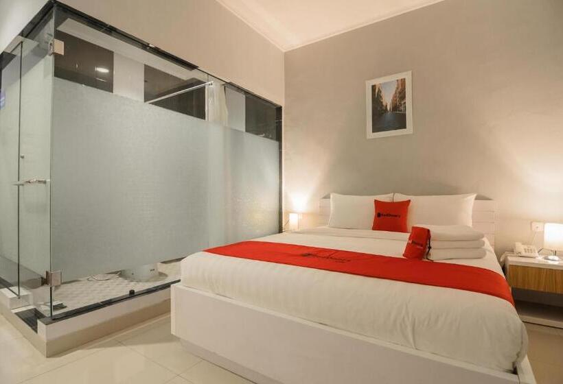 Номер Стандарт, Reddoorz Plus Near Soekarno Hatta Airport 2