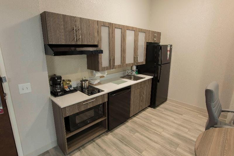 キングサイドベッドのスタンダードワンルーム, Candlewood Suites Mcdonough, An Ihg