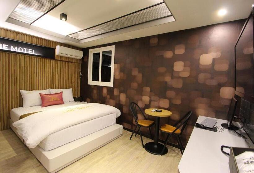 اتاق استاندارد, Line Motel