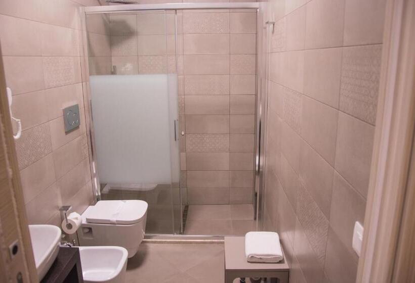 اتاق استاندارد یک نفره, 8room