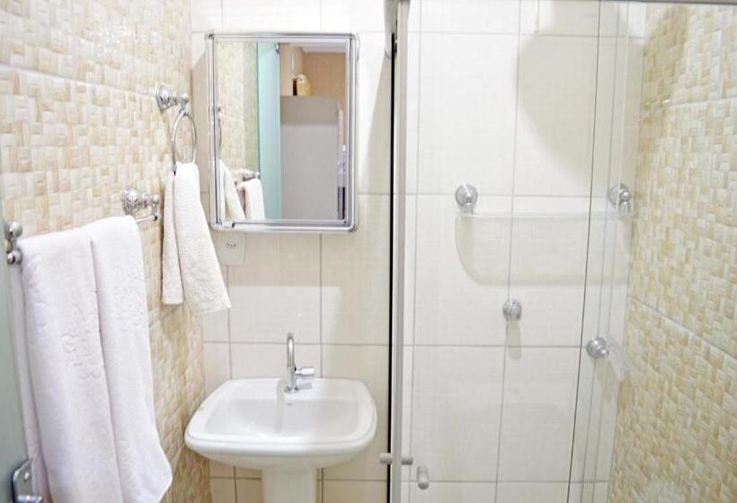 اتاق خانوادگی, Hostel Prime