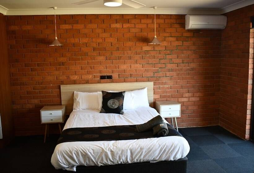 Люкс 2 Спальни, Berrigan Motel