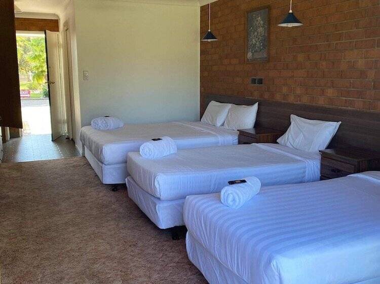 Семейный Номер, Berrigan Motel