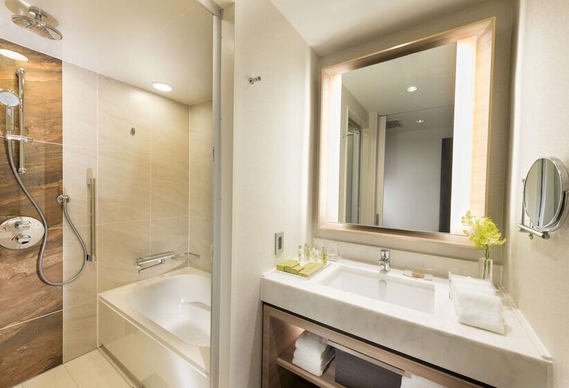 Номер Стандарт Вид на Море с Балконом, Doubletree By Hilton Okinawa Chatan Resort