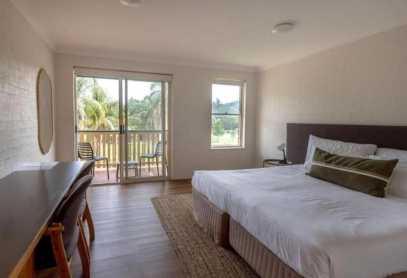 Superior room with lake view, Wisemans Retreat