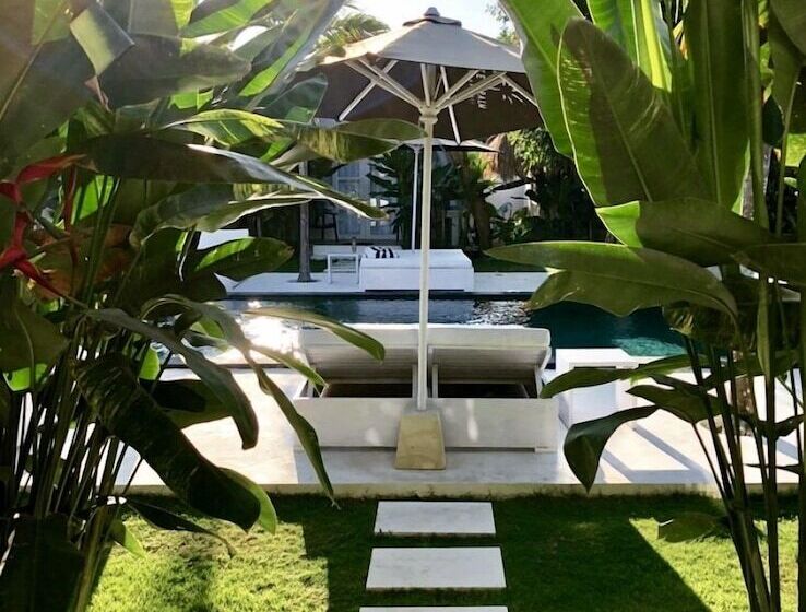 Номер Стандарт Вид на Бассейн, White Palm Hotel Bali