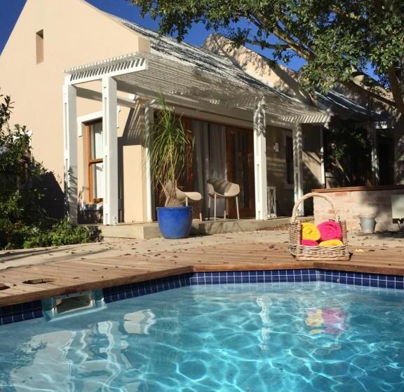 プールビュースイート, Darling Lodge Guest House