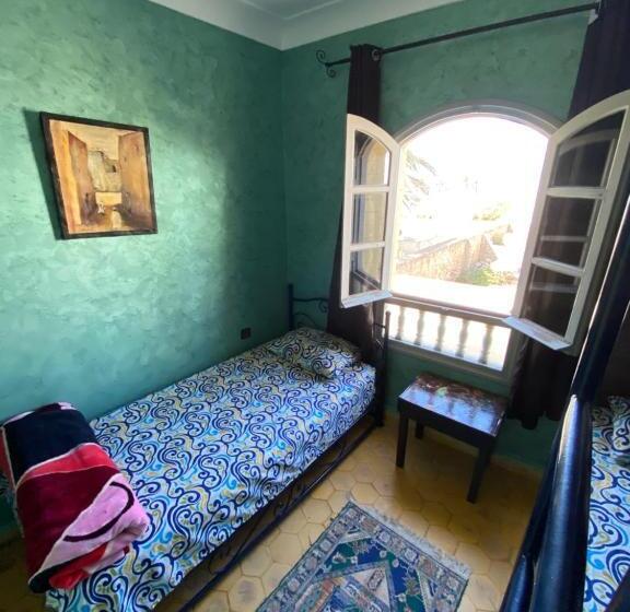 חדר אקונומי לשלושה, Essaouira Beach Hostel
