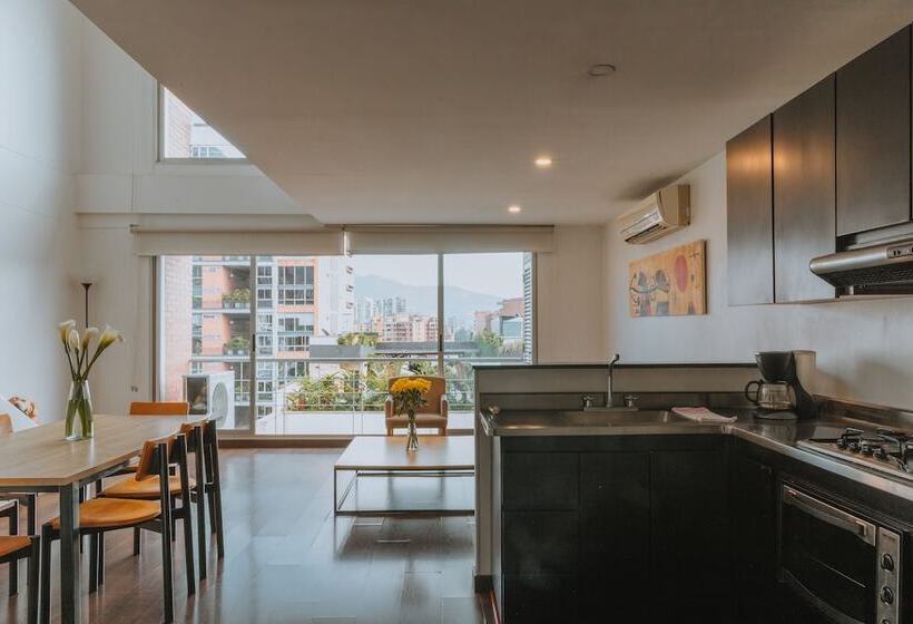 패밀리 아파트, Travelers Orange Suites