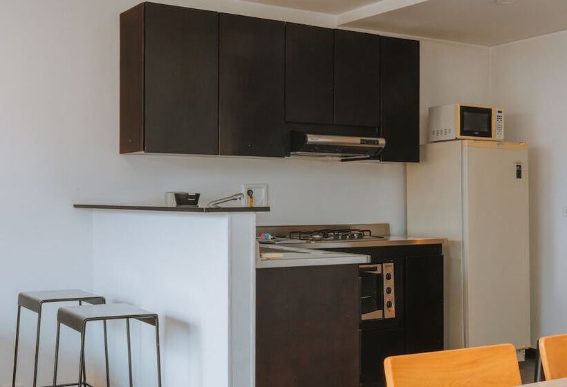 شقة عائلية, Travelers Orange Suites