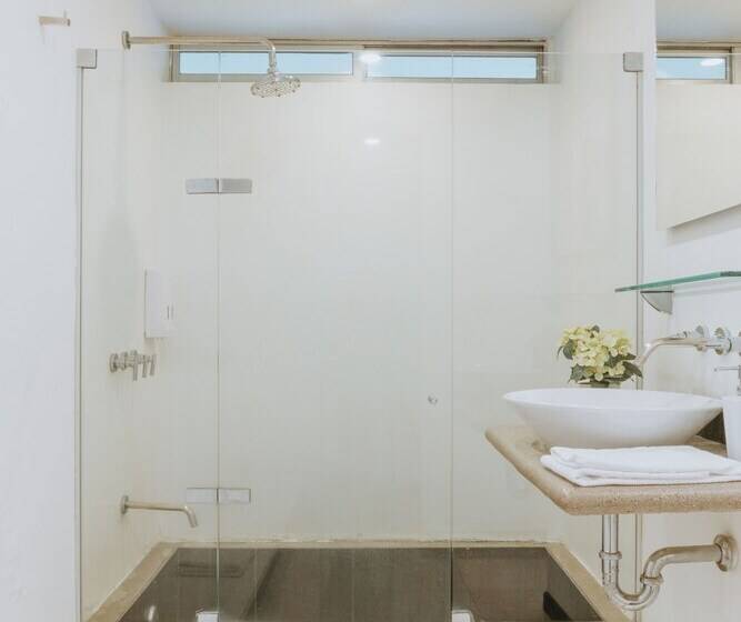 패밀리 룸, Travelers Orange Suites