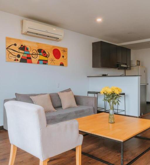 شقة عائلية, Travelers Orange Suites