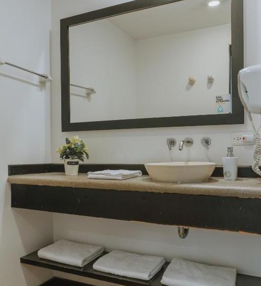 패밀리 아파트, Travelers Orange Suites
