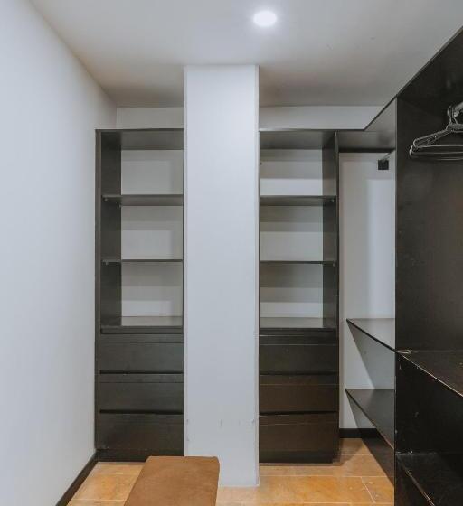 패밀리 아파트, Travelers Orange Suites